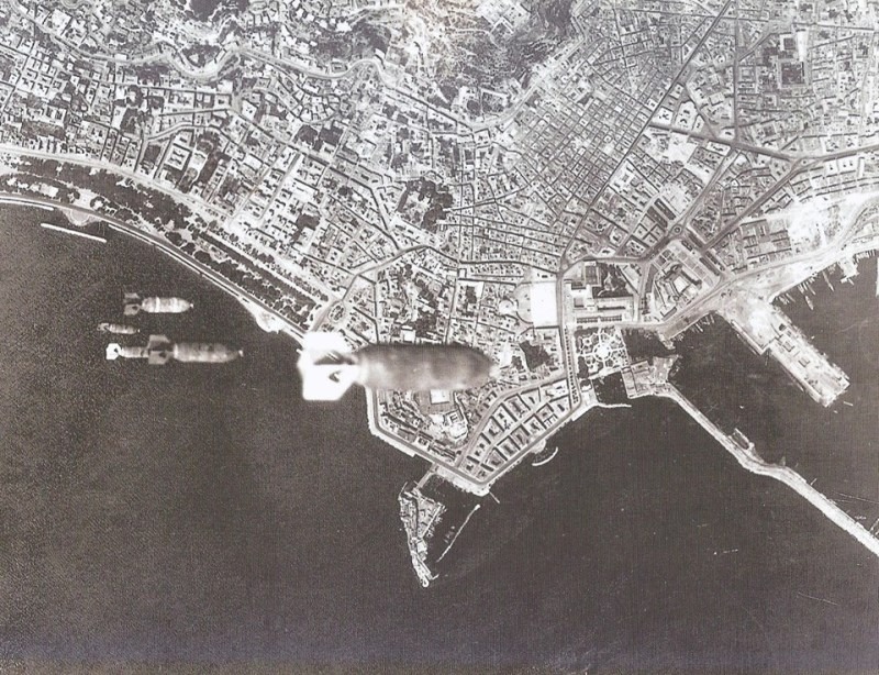 bombardamento Napoli_4.8.1943,_bombardamento_aereo_statunitense